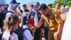 Pemkab Gowa Bagikan Seragam Gratis untuk Siswa Baru SD dan SMP