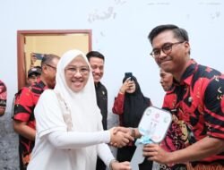 Bupati Gowa Serahkan Kendaraan Pengangkut Sampah untuk 14 Lurah di Kecamatan Somba Opu