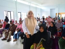 Lansia di 18 Desa Kecamatan Burau Terima Kartu ATM Bantuan