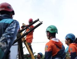 PLN Pulihkan 100 Persen Listrik di Sumut, Medan Ekstrem Tak Hentikan Petugas