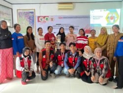 Mahasiswa KKN-T Unhas Sosialisasikan Pestisida Nabati dari Bawang Putih