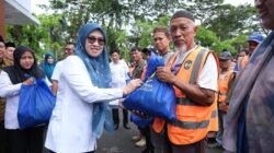 716 Tenaga Outsourcing Gowa Terima Paket Lebaran dari Pemkab dan Baznas