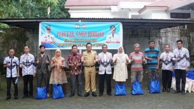 Wabup Gowa Serahkan Bantuan Sembako untuk Guru Honorer, 600 Belum Terangkat PPPK