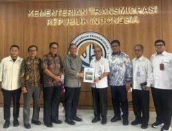 Bupati Luwu Timur Bahas Pengembangan Transmigrasi dengan Wamen Viva Yoga