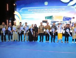 Bupati Luwu Timur Serahkan 98 Motor untuk Petugas Keagamaan