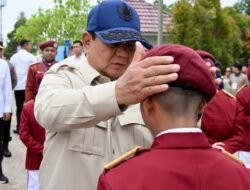 Prabowo Beri Semangat Korban Bullying di Sekolah Rakyat: “Presiden Saja Sering Diejek”