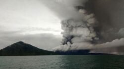Erupsi Gunung Anak Krakatau, Kolom Abu Capai 150 Meter di Atas Puncak