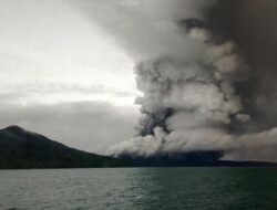 Erupsi Gunung Anak Krakatau, Kolom Abu Capai 150 Meter di Atas Puncak