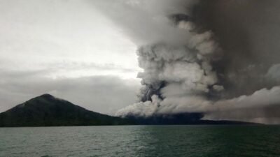 Erupsi Gunung Anak Krakatau, Kolom Abu Capai 150 Meter di Atas Puncak