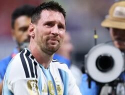 Drama Final Diwarnai Kartu Merah, Kericuhan, dan Air Mata Messi