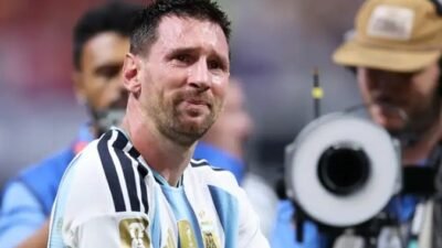Drama Final Diwarnai Kartu Merah, Kericuhan, dan Air Mata Messi