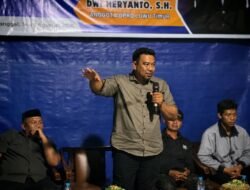 Reses di Mulyasri, Dwi Heryanto Kawal Lanjutan Pengaspalan dan Rabat Beton