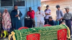 Anggota DPRD Firman Udding Lepas Jenazah Kasumang Binti Mulu di Desa Baruga