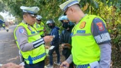 Satlantas Luwu Timur Ingatkan Pengendara Lengkapi Helm, SIM dan STNK